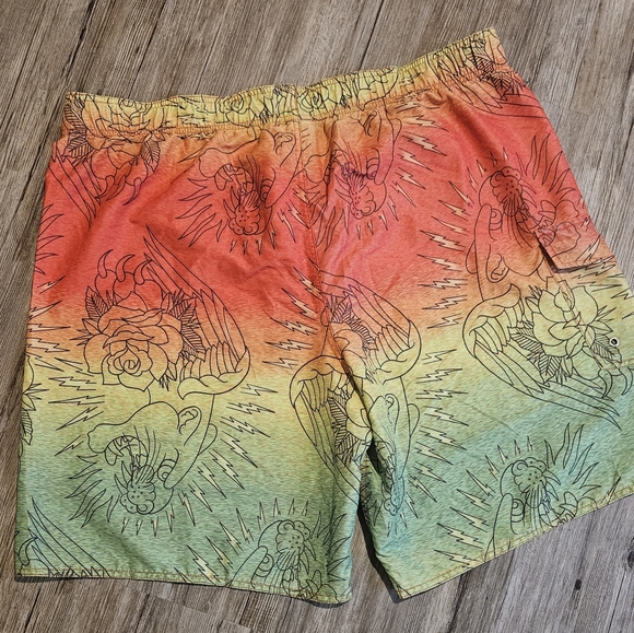 Men's Ed Hardy board shorts - Picture 2 of 5